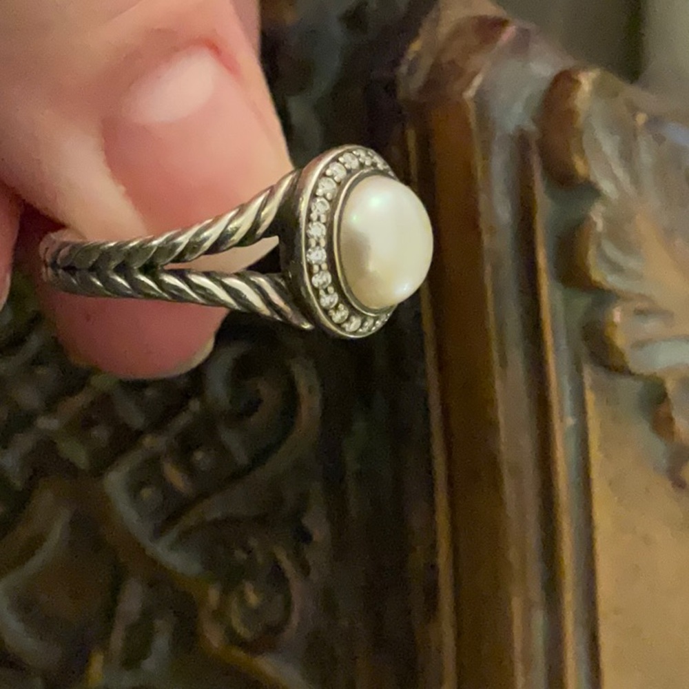 Elegant Silver Pearl Ring - Picture 3 of 6